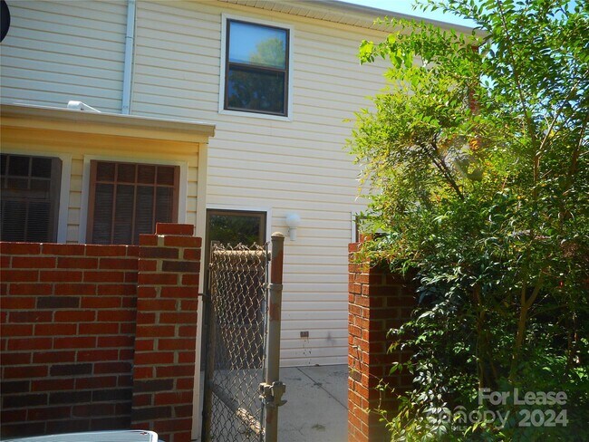 Building Photo - 10921 Hunter Trail Ln