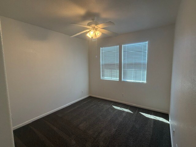 Building Photo - Gorgeous Modesto Home 3 Bedroom 2.5 Bathroom