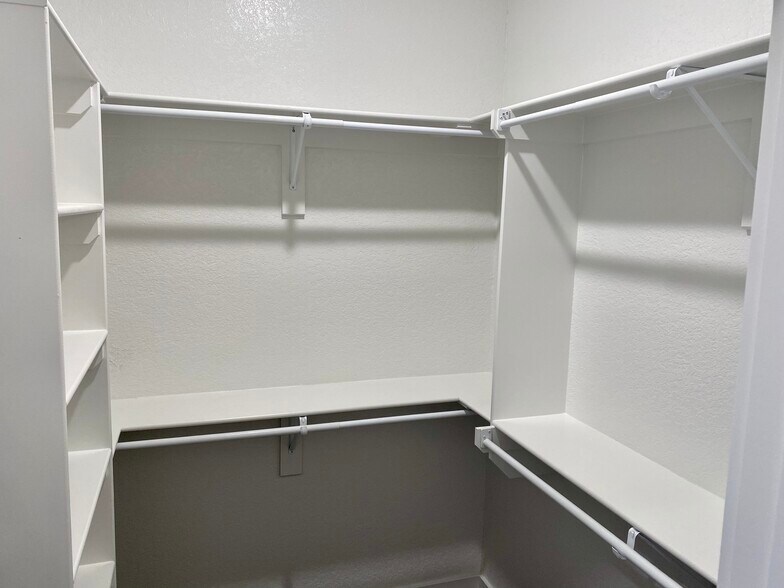 Building Photo - 3004 SW Garrison Ln