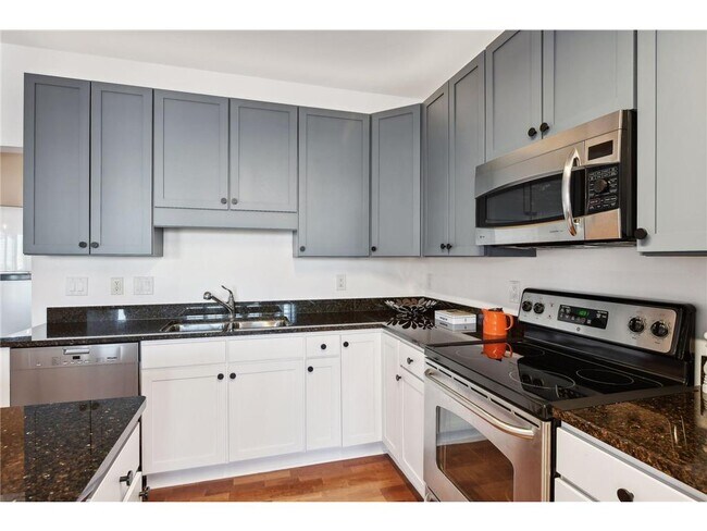 Building Photo - 317 Groveland Ave