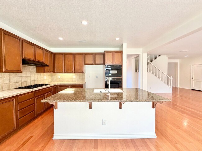 Building Photo - Blackmore Ranch Cul-de-Sac Home w/ Loft, 3-Car Tandem Garage & RV Parking
