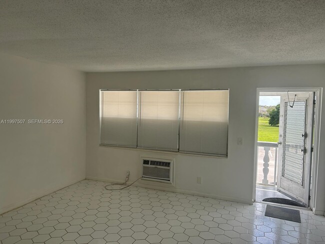 Building Photo - 89 Berkshire D