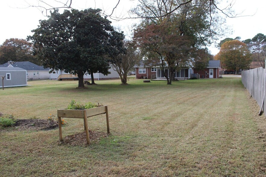 Building Photo - 3213 Tyre Neck Rd