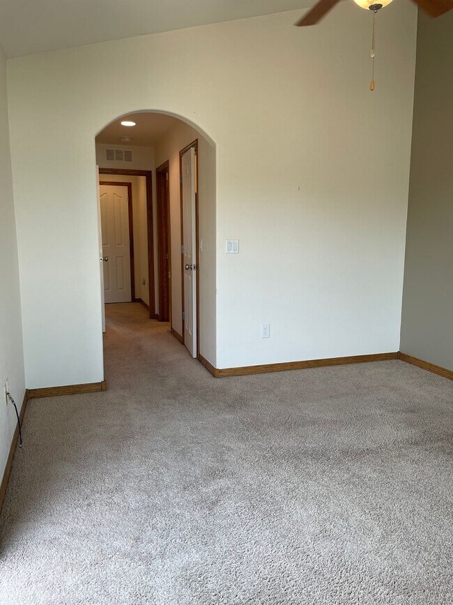 Building Photo - 3545 Big Ben Dr