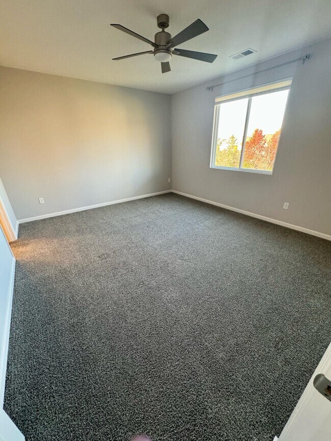 Building Photo - 636 Morven Park Dr