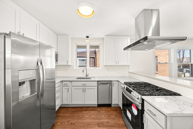 Building Photo - 5632 S Natoma Ave
