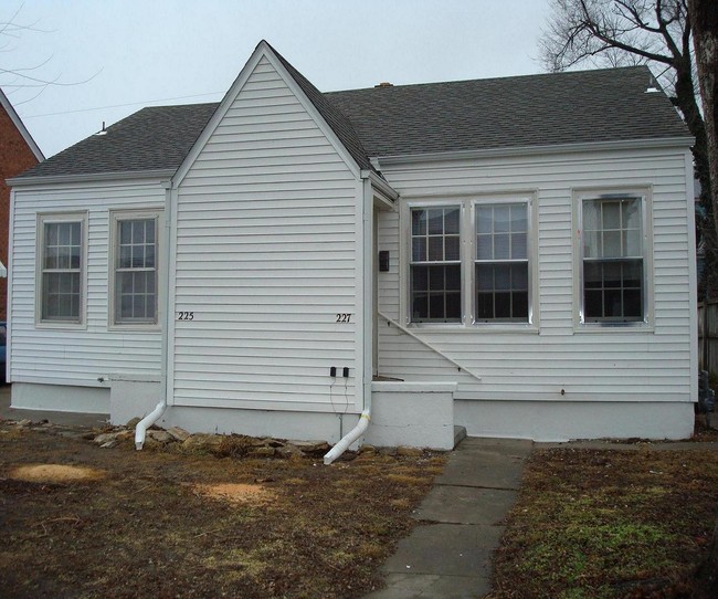 Primary Photo - 227 Baker St