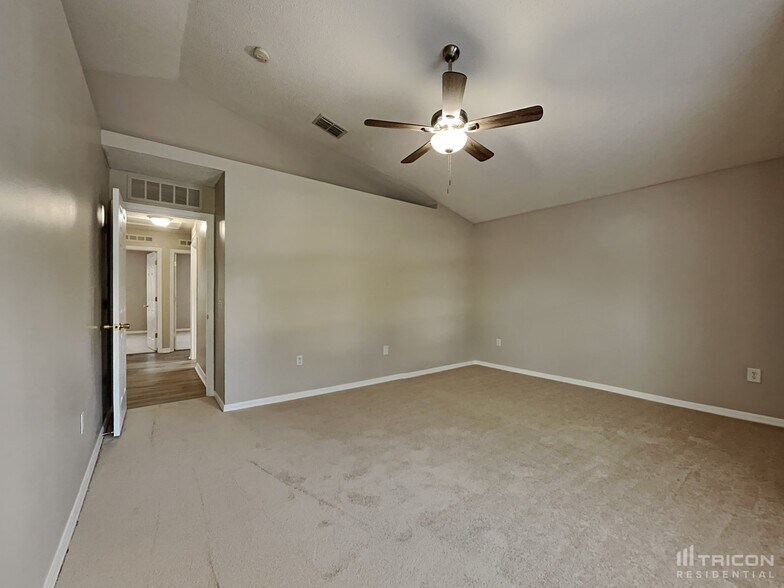 Building Photo - 2665 Whispering Trails Dr