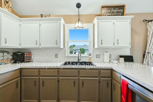 Building Photo - Updated 3-Bed Home with 2-Car Garage and Fenced in Yard on .23+ Acres, Near GVSU