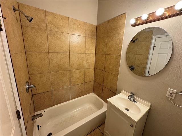 Building Photo - 8620 Apricot St