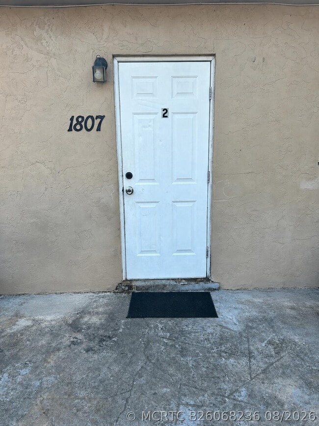 Building Photo - 1807 Douglas St S