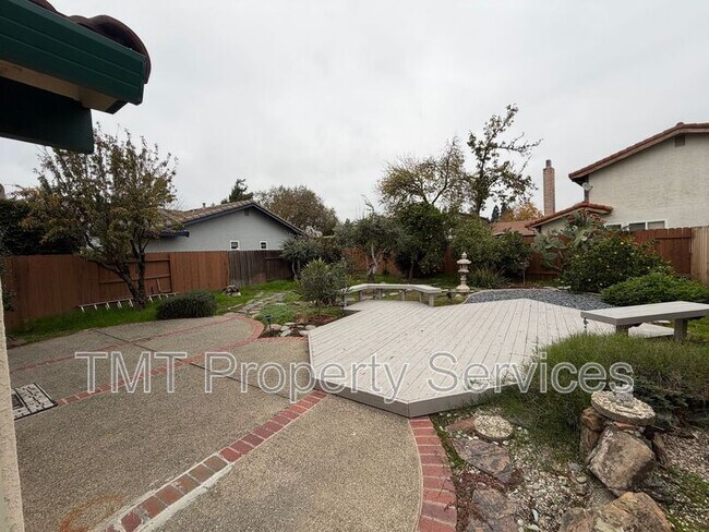 Building Photo - 2 Polvadera Ct