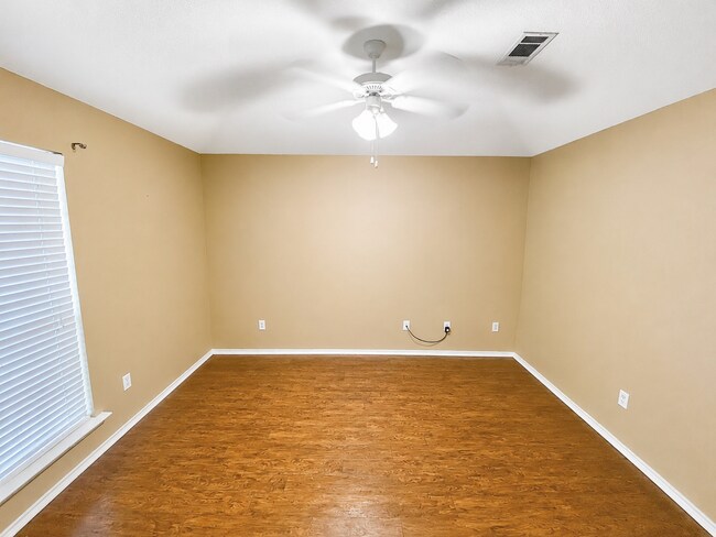 Building Photo - AVAILABLE JULY 15; APPLY AT OUR WEBSITE TODAY!!