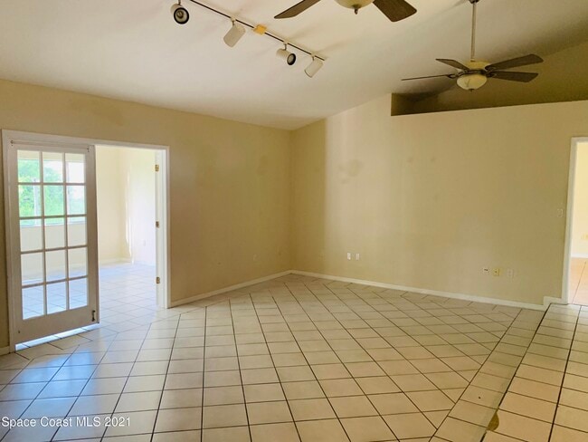 Building Photo - 1337 Helvenston St NW