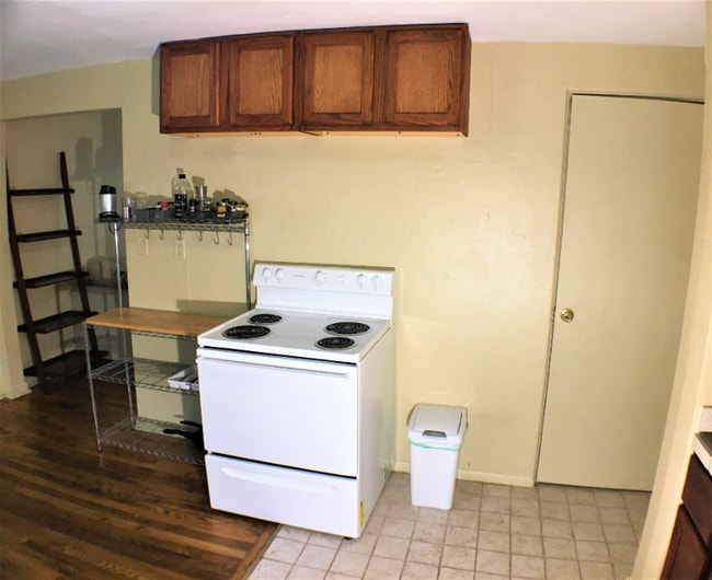 Building Photo - 432 E 16th Ave