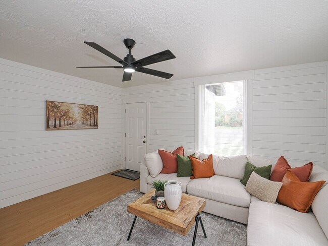 Building Photo - NEWLY REMODELED HISTORIC HOME IN DOWNTOWN PLEASANT GROVE!