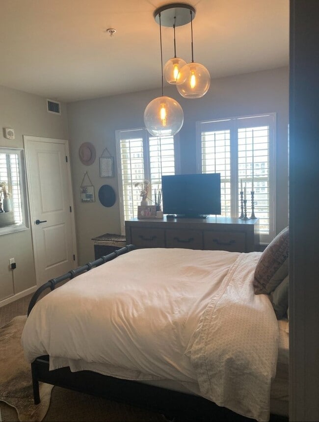 Building Photo - Charming 1BR Condo in Denver