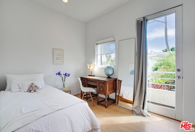 Building Photo - 757 1/2-757 1/2 Milwood Ave