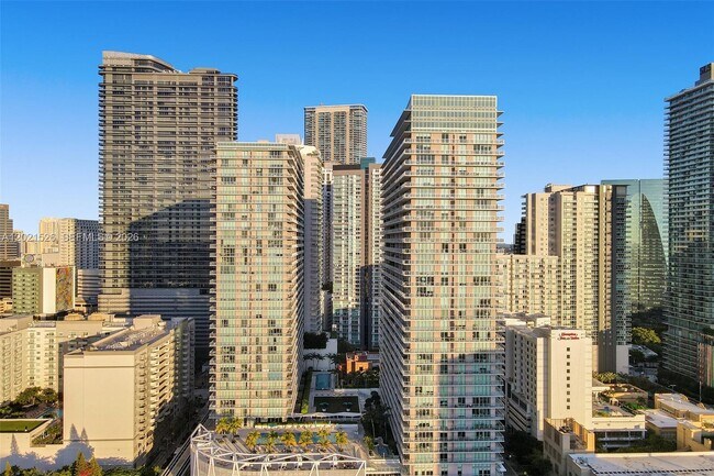 Building Photo - 1111 SW 1st Ave
