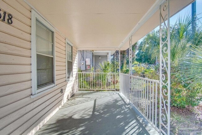 Building Photo - 618 N B St