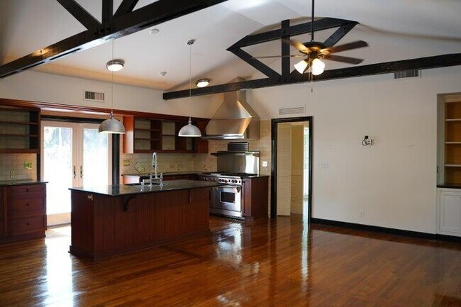 Building Photo - 5215 N Flagler Dr