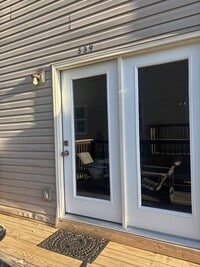 Building Photo - 539 Maple St