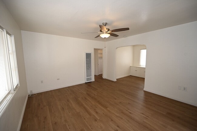 Building Photo - 1609diam