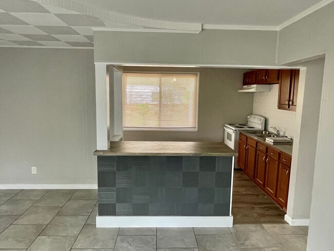 Building Photo - 3 Bedroom Modern Design Home for Rent
