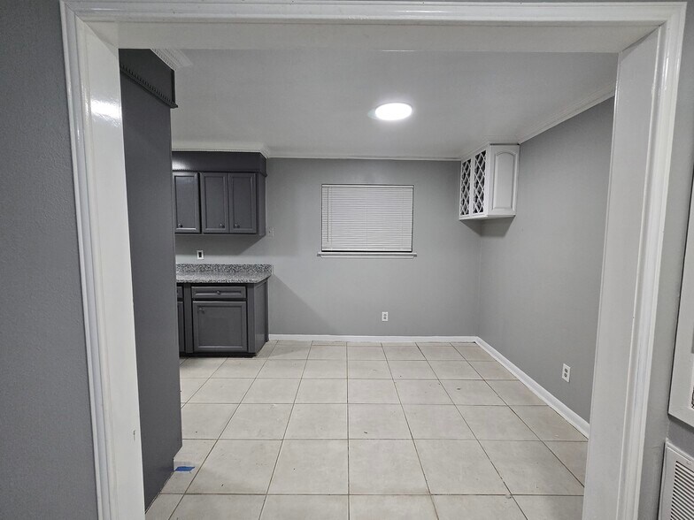 Building Photo - 12315 Barbizon Dr