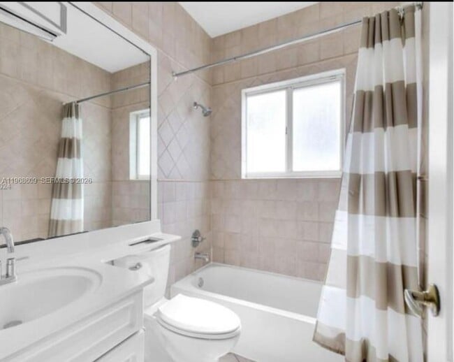 Building Photo - 3047 Day Ave