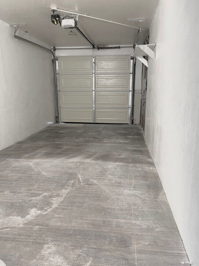 Building Photo - 4870 LongBranch