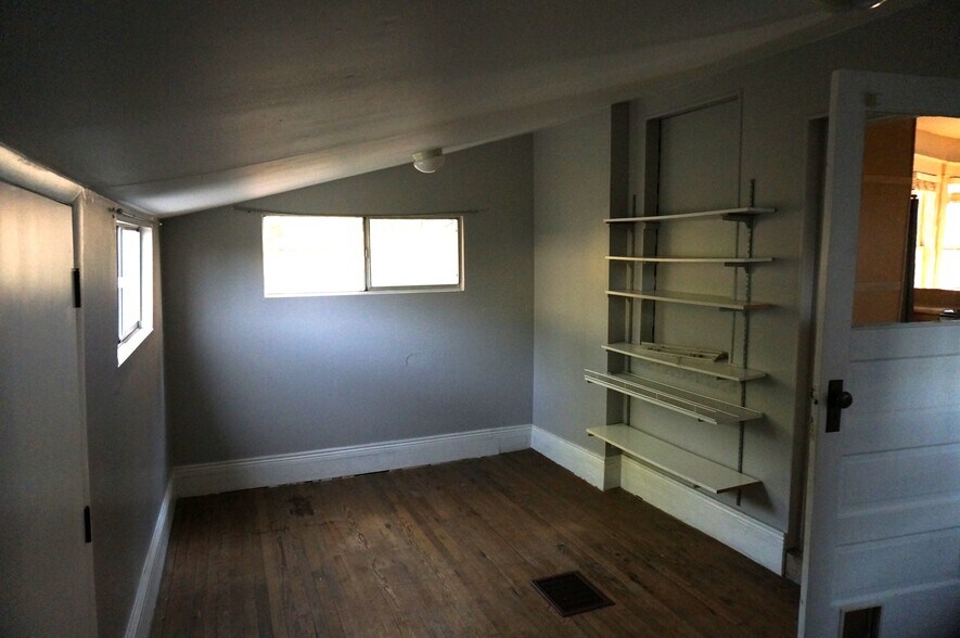 Mudroom facing side of house - 2844 N Marion St
