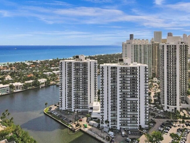 Building Photo - 20515 E Country Club Dr