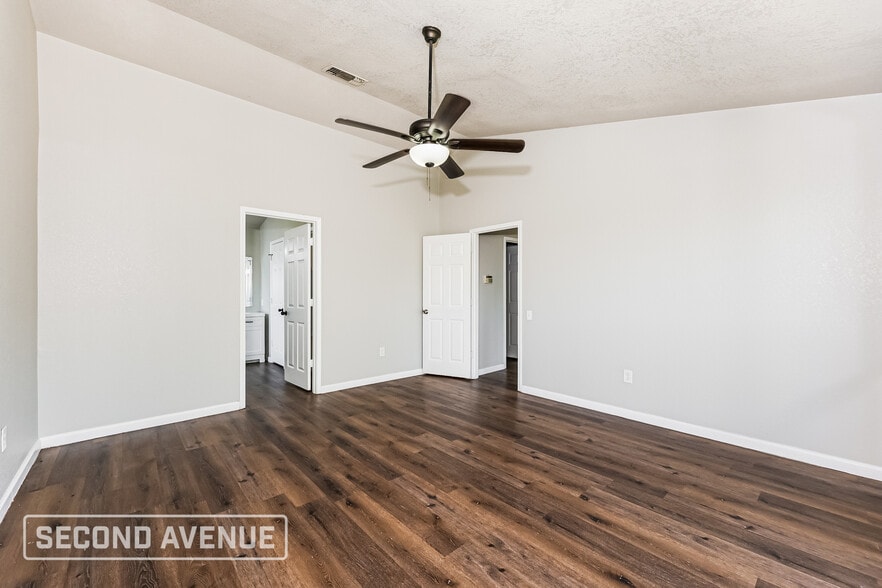 Building Photo - 2712 Creekwood Ln