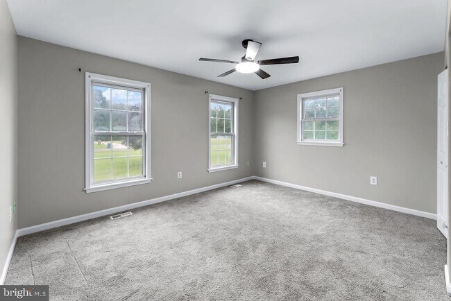 Building Photo - 5285 Stowe Ln