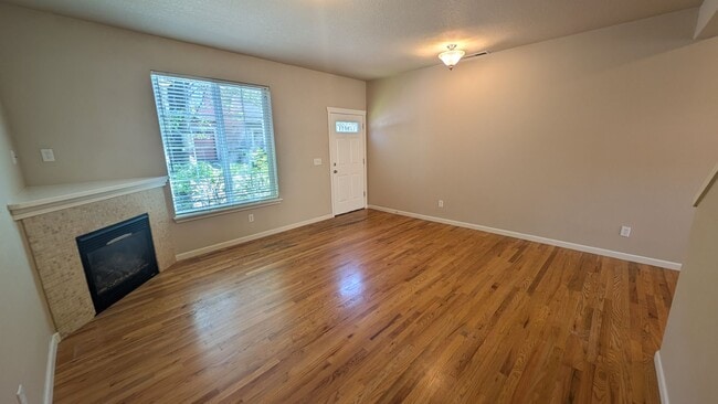 Building Photo - Great four bedroom home in Aloha!