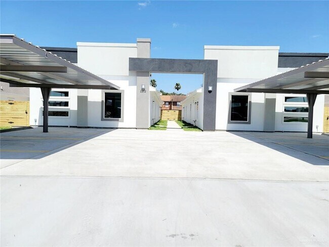 Primary Photo - 9 South Dr