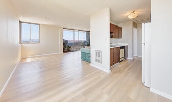 Building Photo - 555 Pierce St