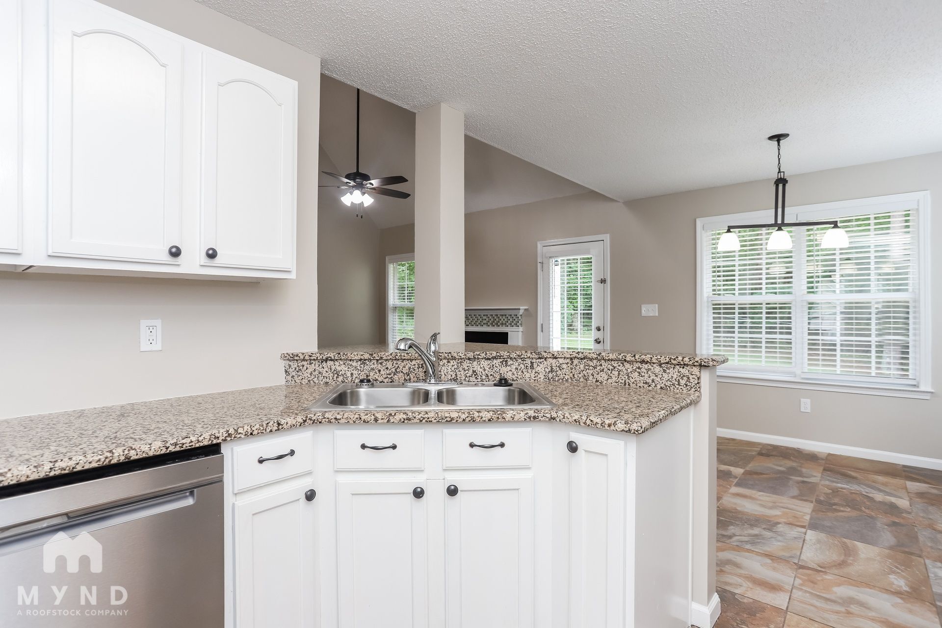 Building Photo - 2060 Club Bay Dr