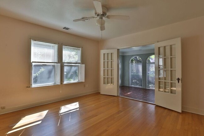 Building Photo - 3124 Jarrard St