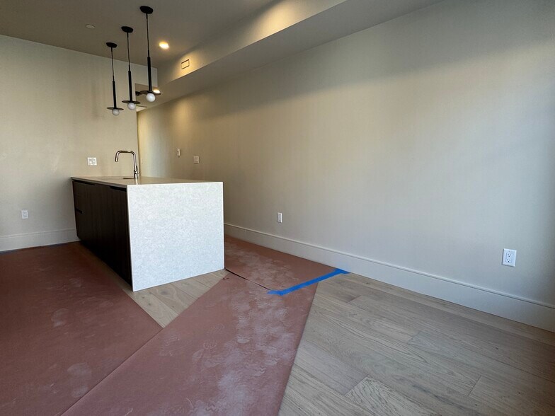 Building Photo - 300 Franklin St