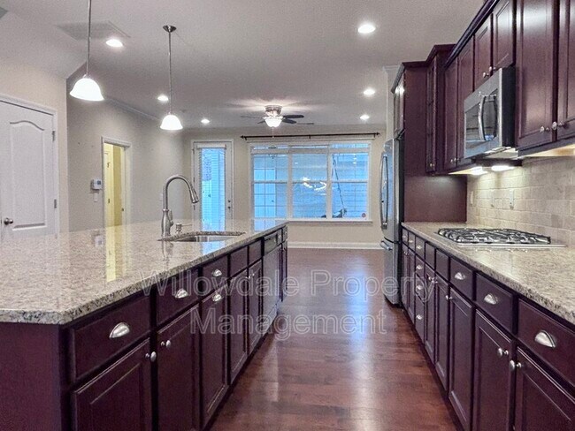 Building Photo - 136 Spring Pine Ln