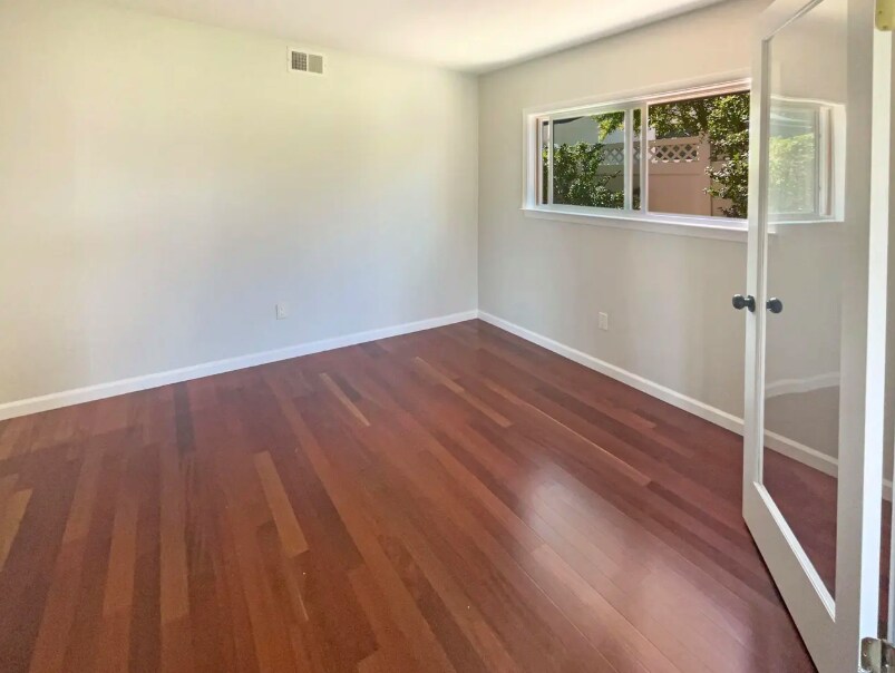 Building Photo - 2644 La Costa Ave