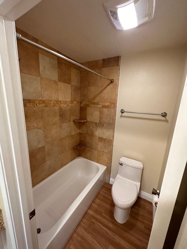 Building Photo - Beautiful 2 Bedroom/2 Bath Condo Close to ...