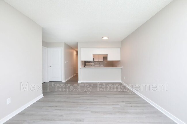 Building Photo - 1526 E 16th St