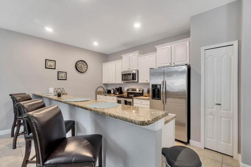 Full Kitchen with Eat in Countertop and Stools - 8966 Sugar Palm Rd