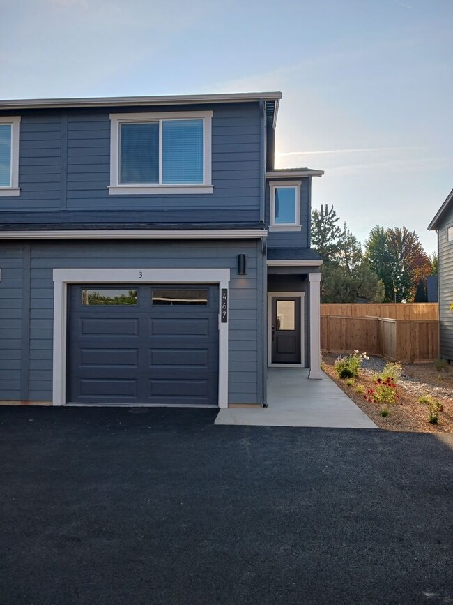Building Photo - Brand New 3 bedroom, 2 bath Townhouse