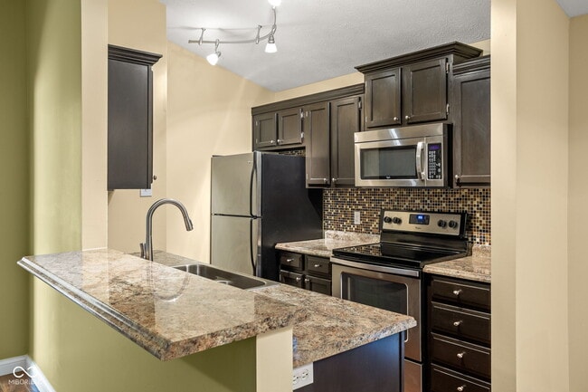 Building Photo - 4530 Village Ct