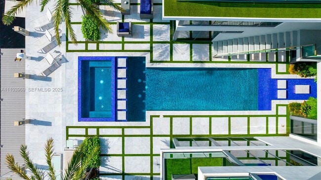 Building Photo - 440 Mola Ave