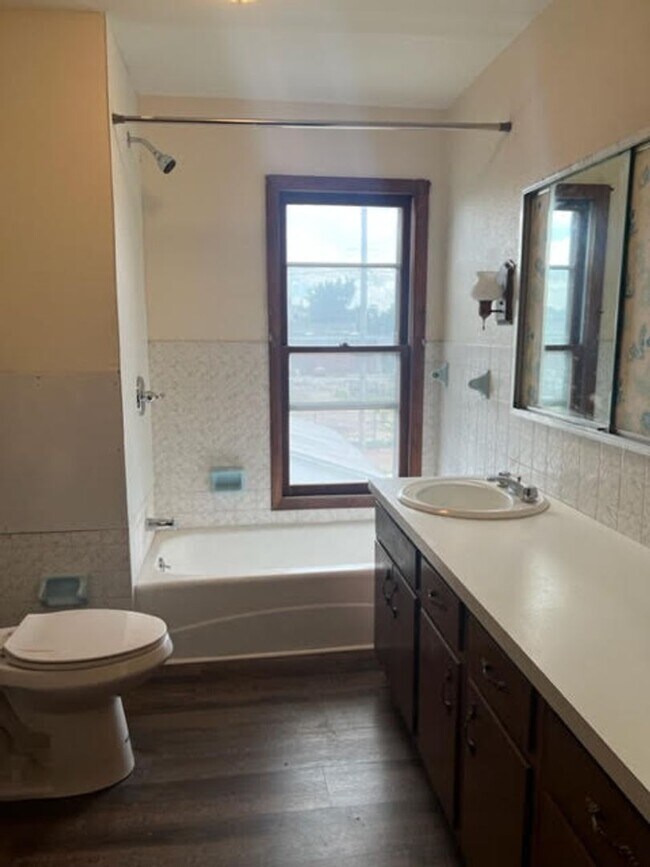 Building Photo - 1843-1845 W 3rd St